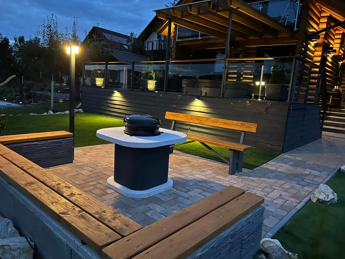 Appartamento Roenk Relax Miskolc Esterno foto